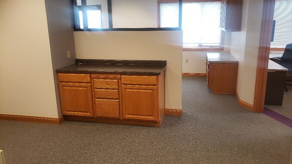1,422 SF